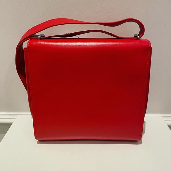 ✨HOST PICK✨ Brand new BOTTEGA VENETA Leather Crossbody/Shoulder Bag - Picture 2 of 5